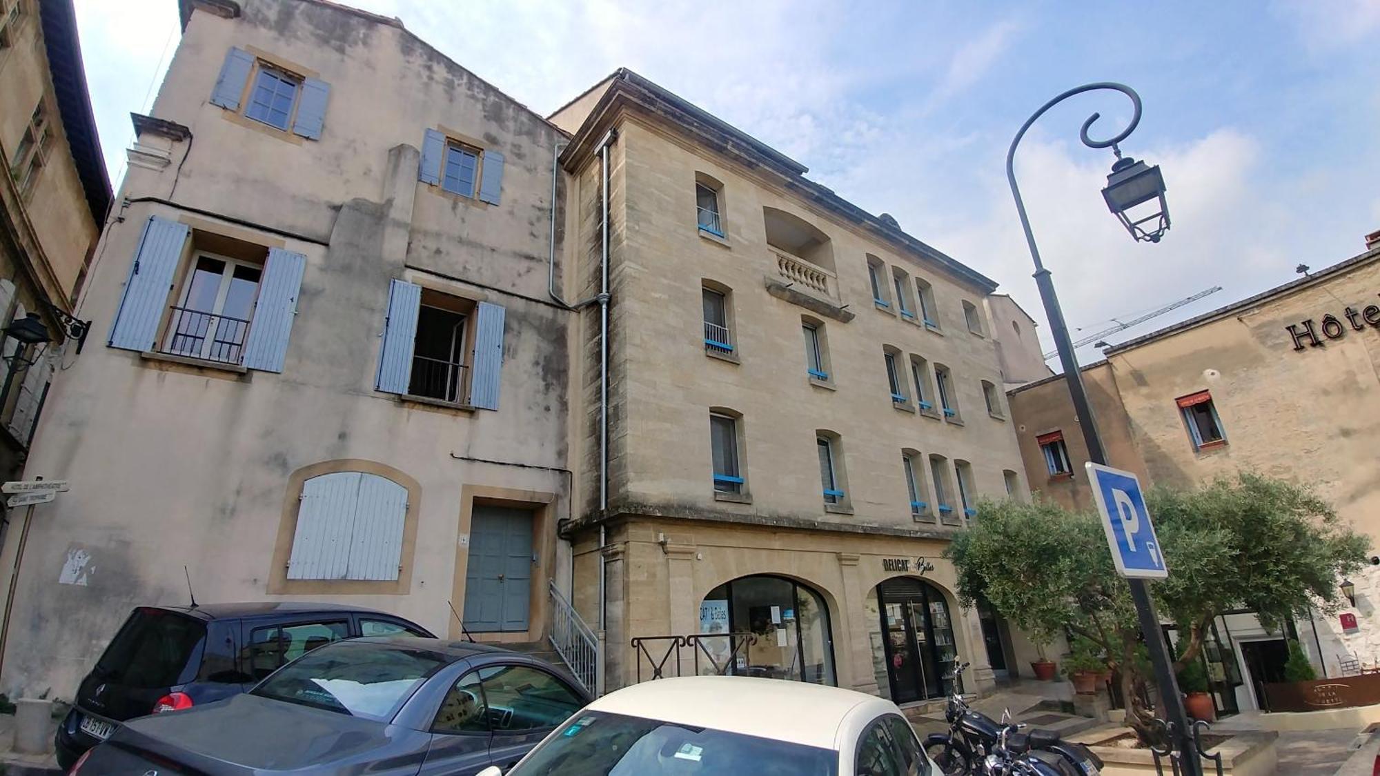 Arles Holiday - La Terrasse Luaran gambar