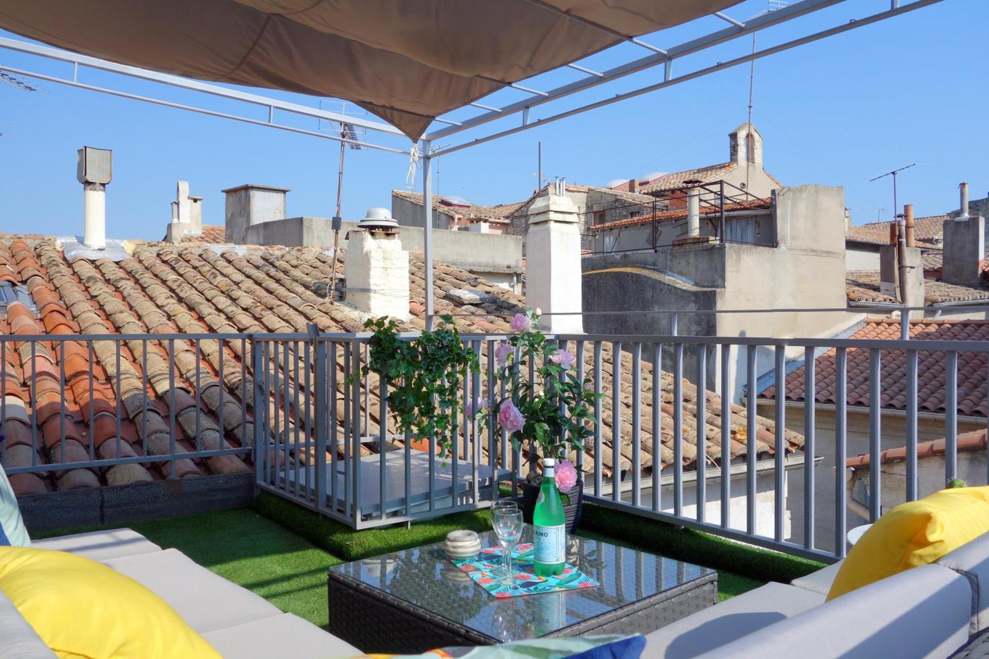 Arles Holiday - La Terrasse Luaran gambar