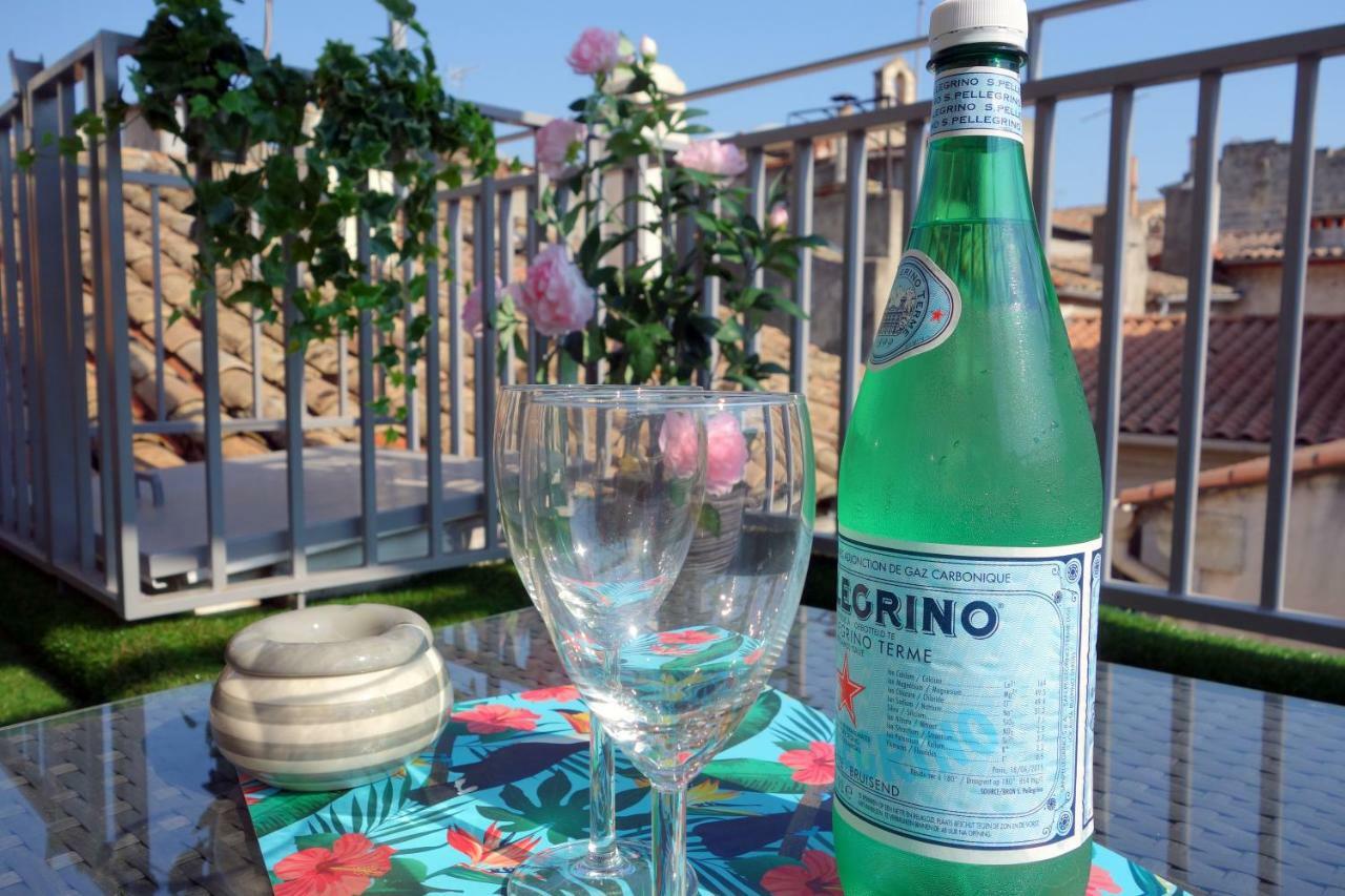 Arles Holiday - La Terrasse Luaran gambar